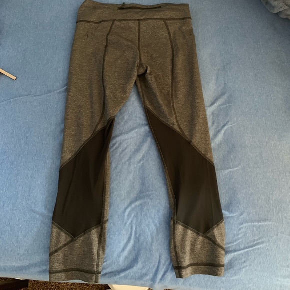 Lululemon grey cropped leggings with pockets - Picture 2 of 3